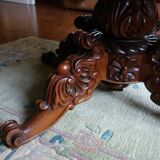 Pedestal table