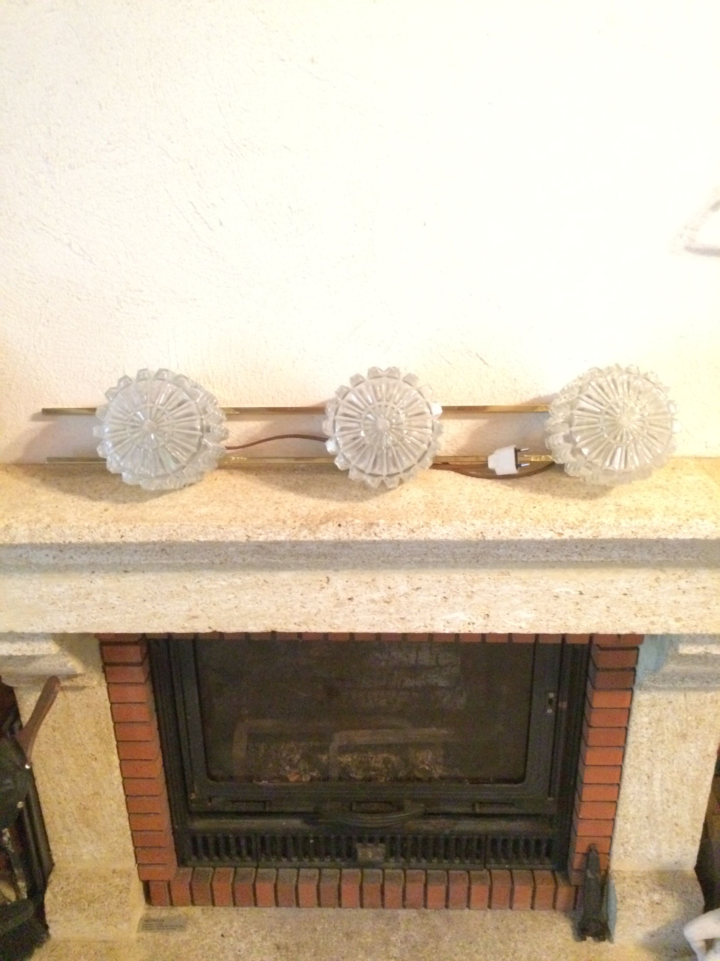 Chiselled glass wall sconce from the 70s