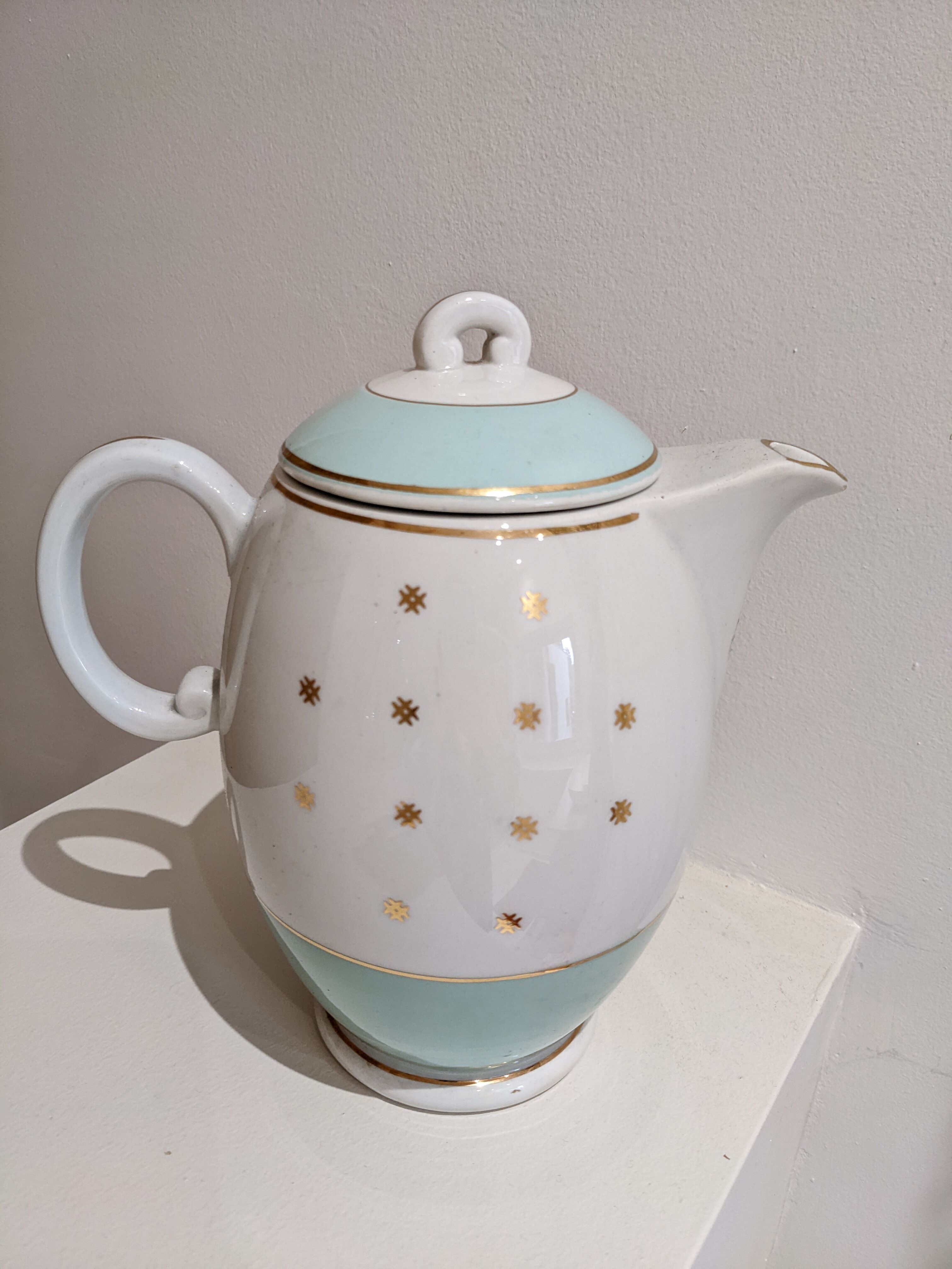 Porcelain teapot vintage iron earth Lunéville green golden water
