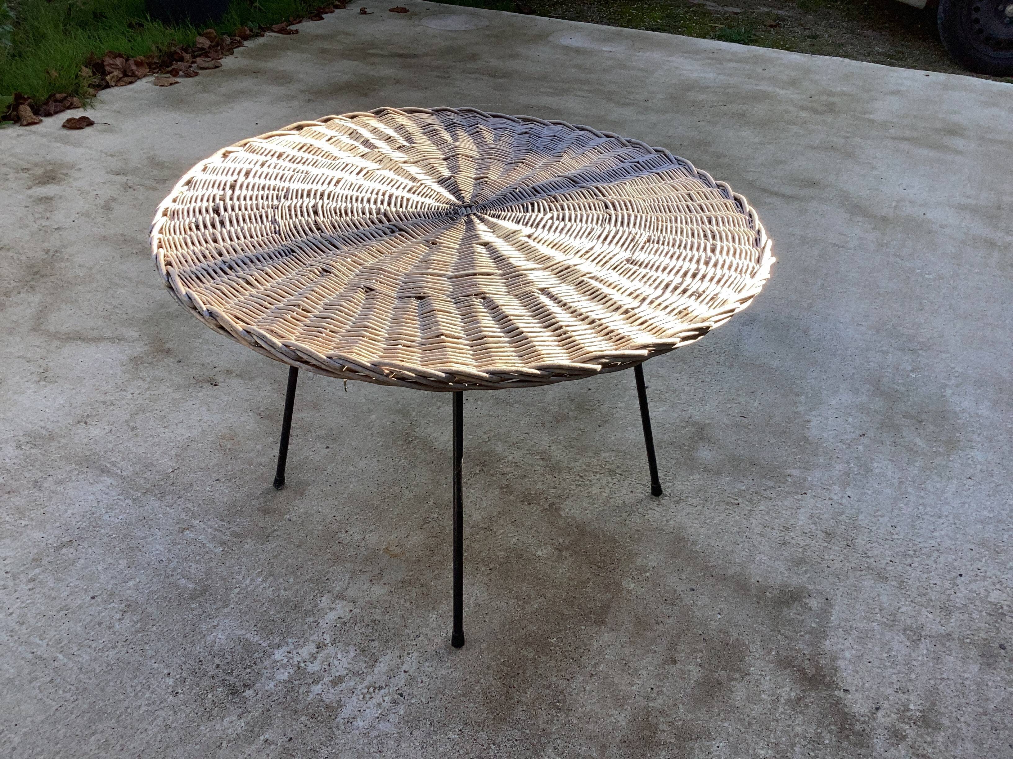 Round coffee table in vintage rattan