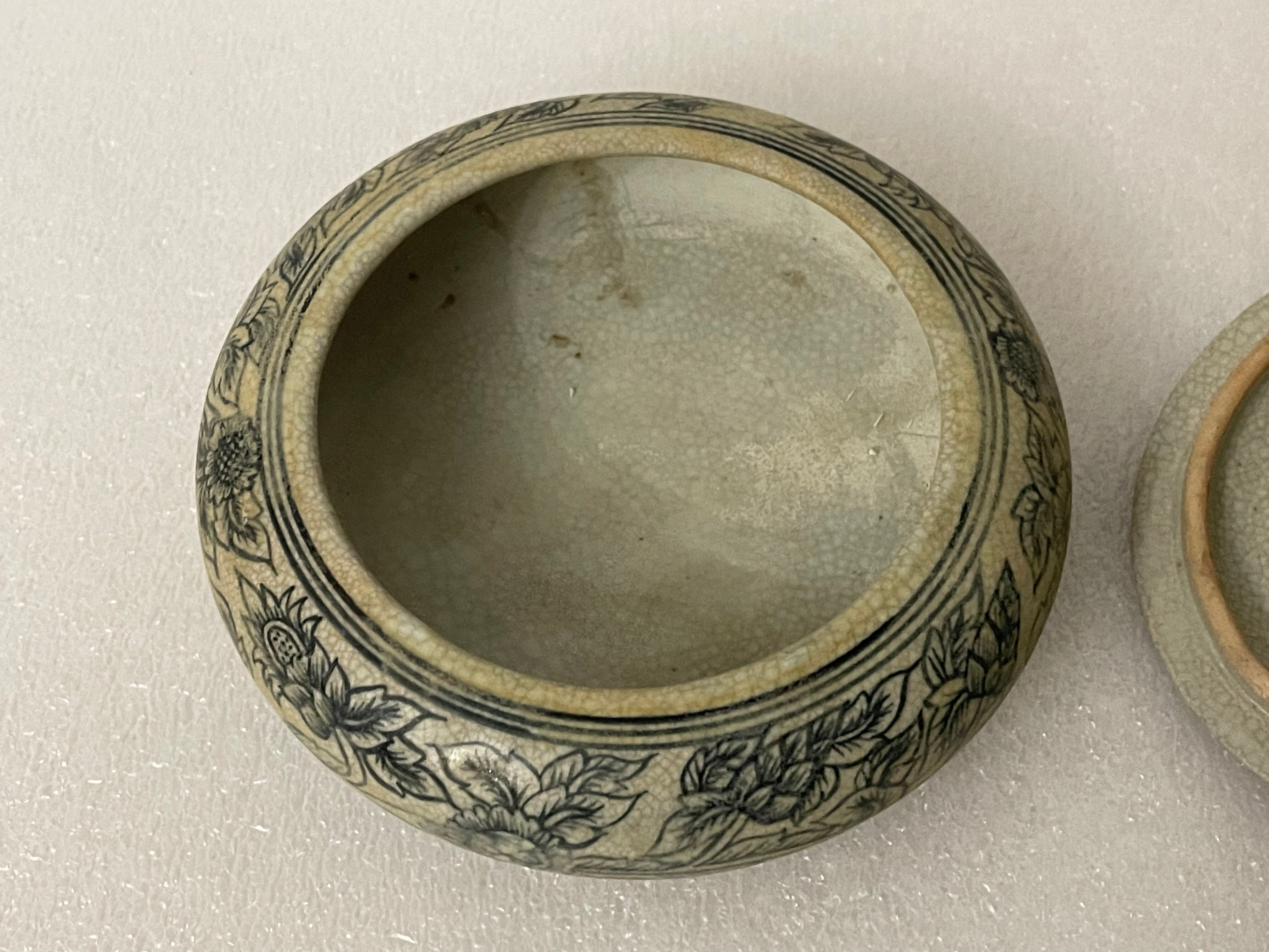 Box of Vietnam later Le dynasty XV or XVI