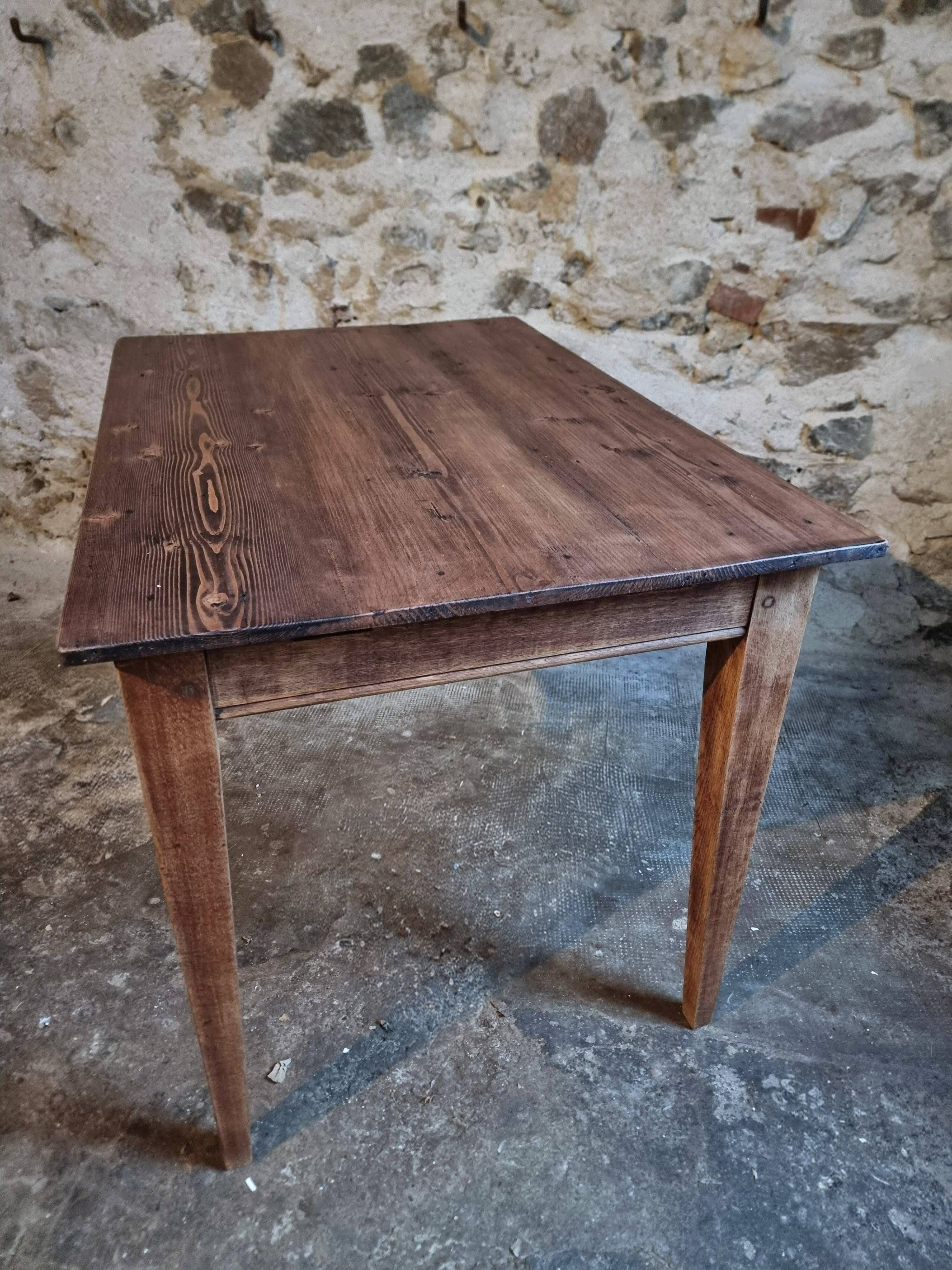 French antique table with drawer – Around 1920 – Pine top and legs.