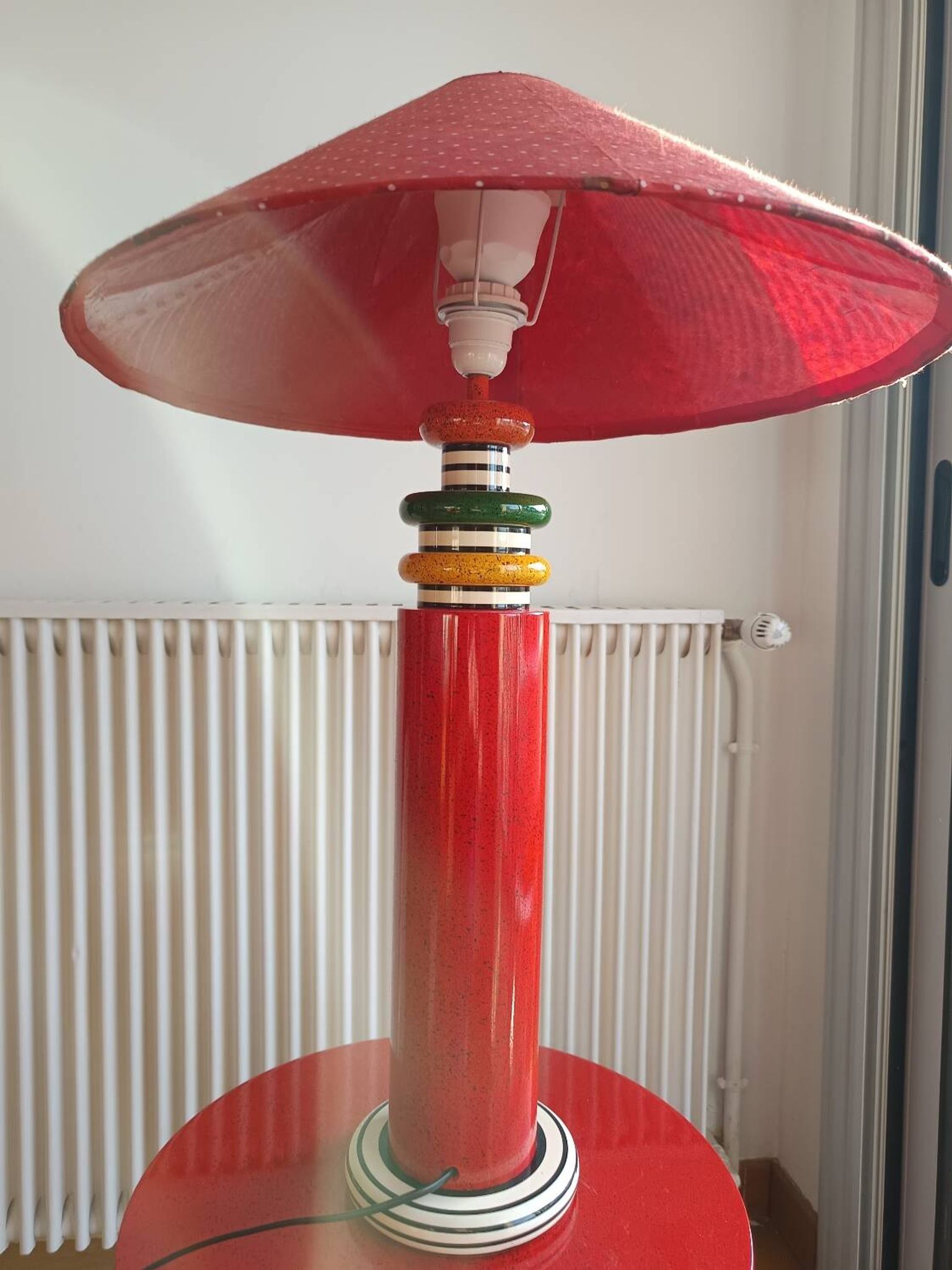 Guéridon et lampe laqués d'Olivier Vilatte