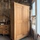 Armoire lingère ancienne en pin massif (rénovée)