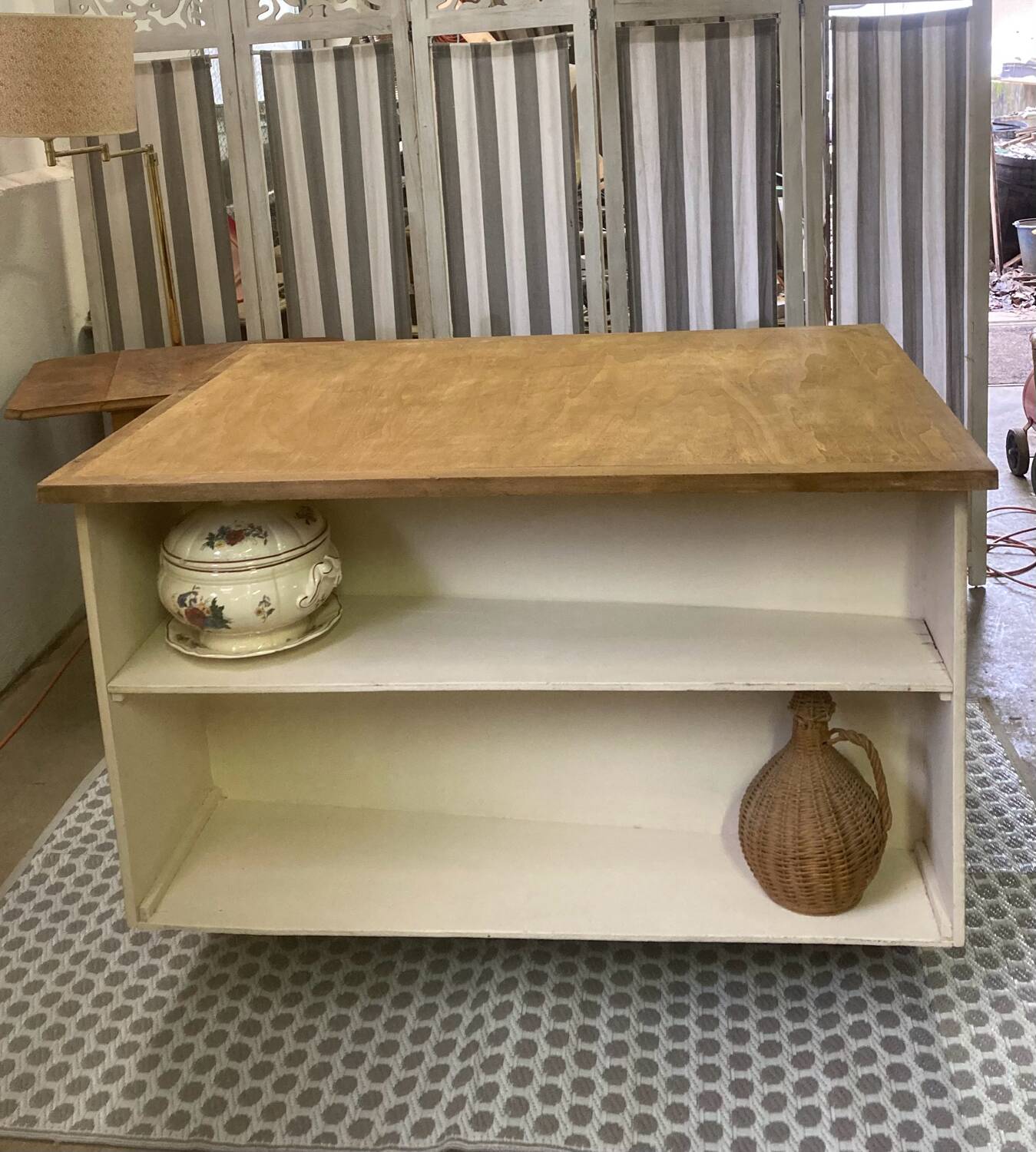 Counter, trade cabinet with drawers