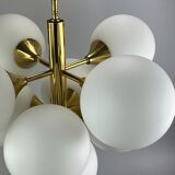 Lustre Sputnik Kaiser Leuchten design en verre opale années 60 70