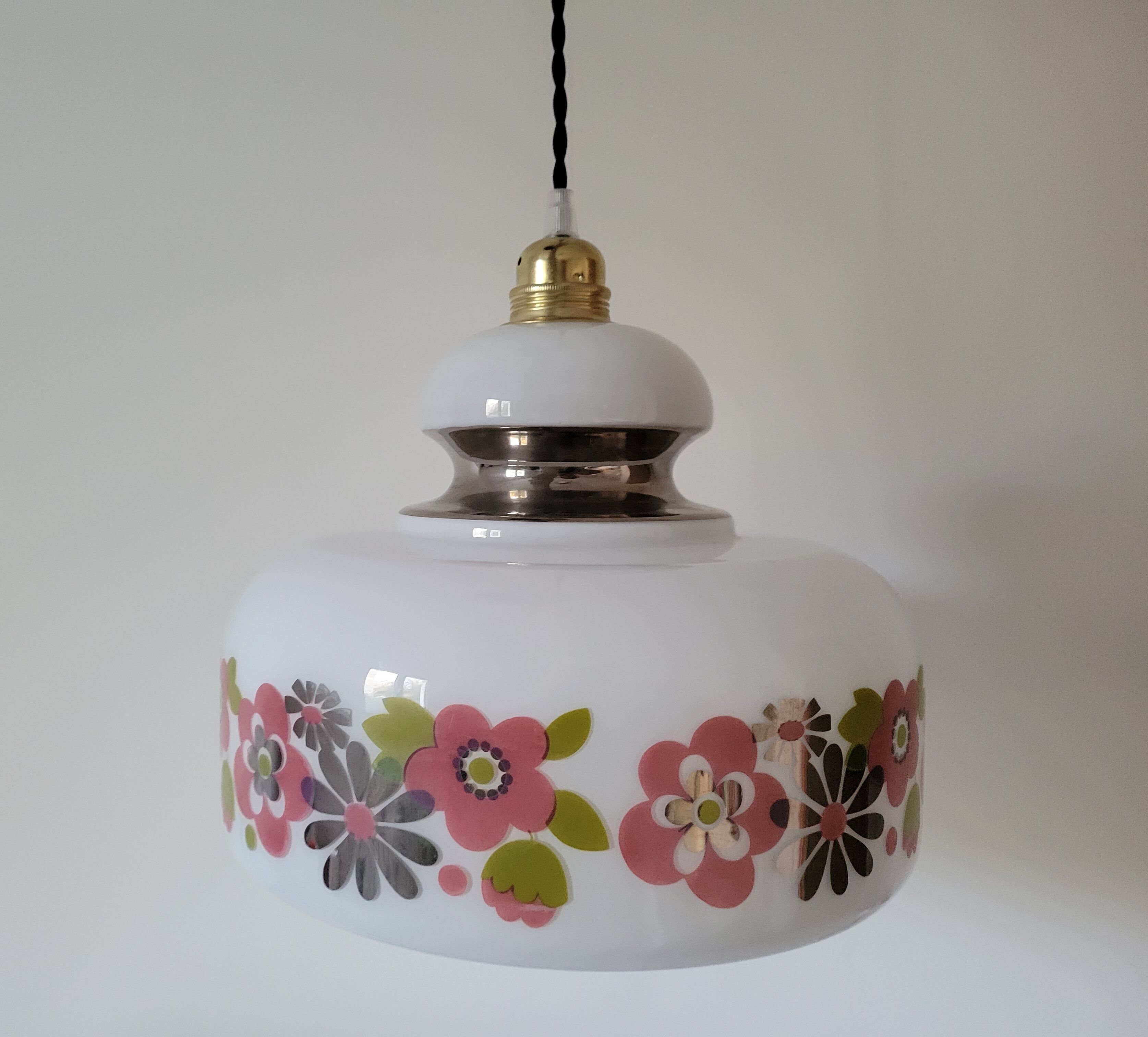 Flowered opaline suspension