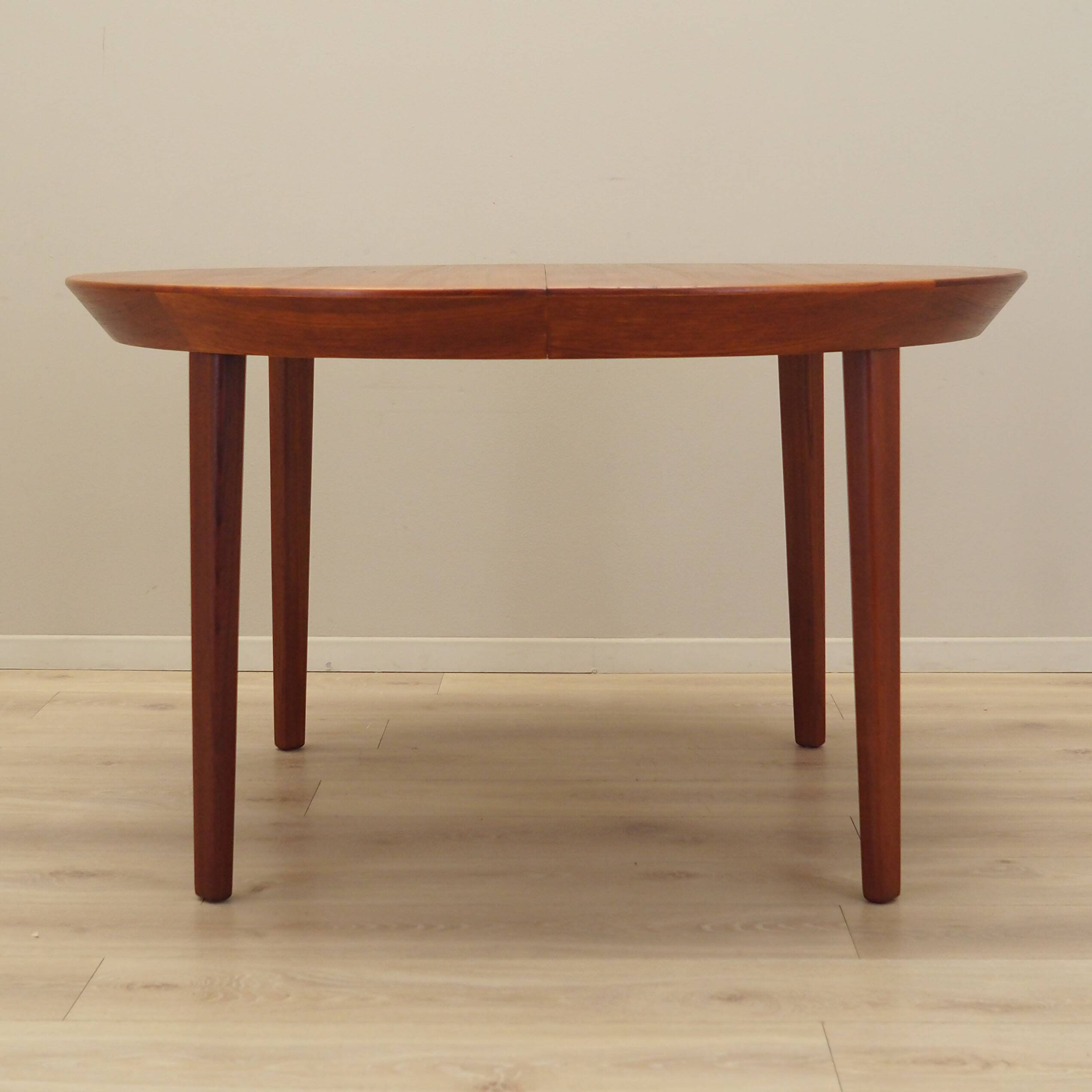 Round teak table, Danish design, 1960s, manufacturer: Gudme Møbelfabrik, de