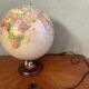 Globe vintage pied en bois