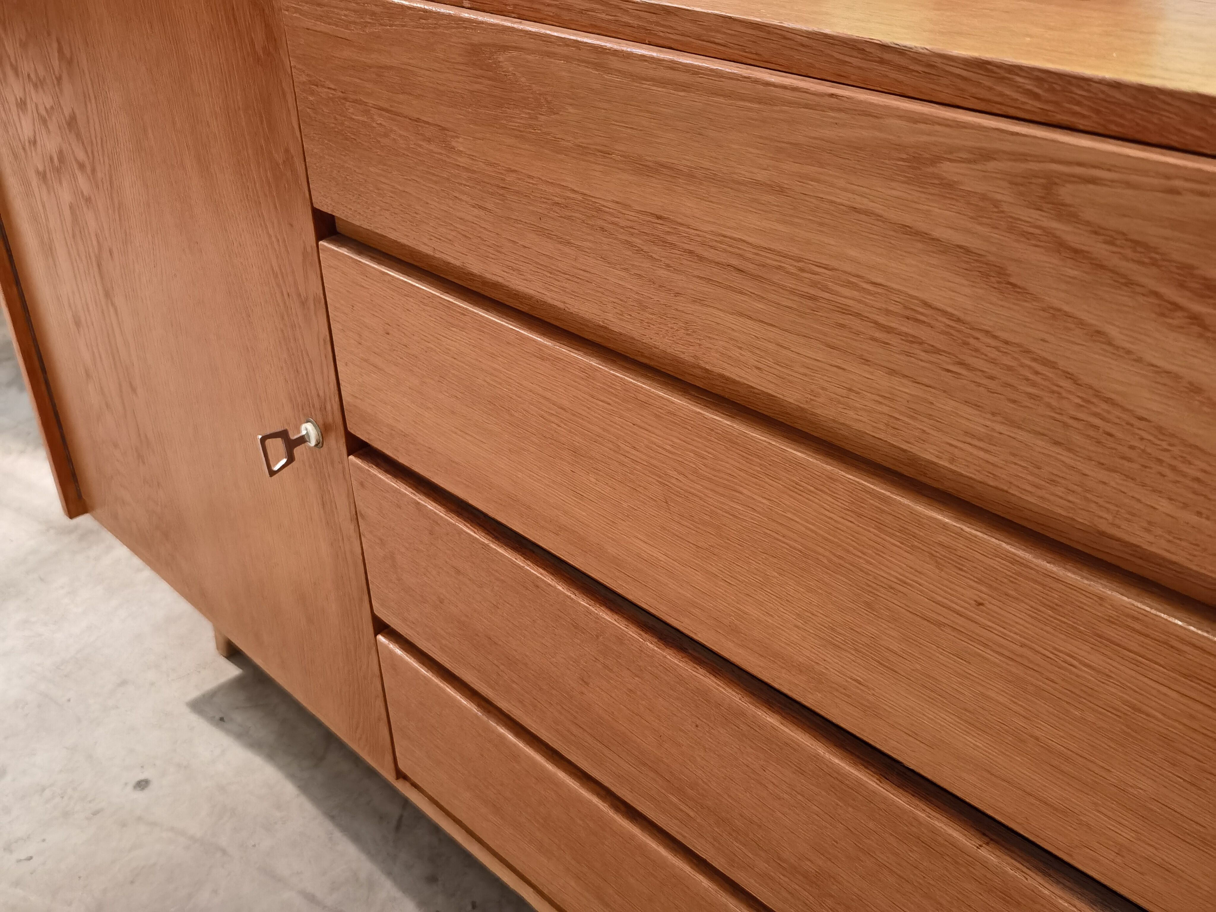 Buffet, U 458 by Jiri Jiroutek