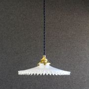 Suspension in white opaline crenellated edges with new cable and new brass socket