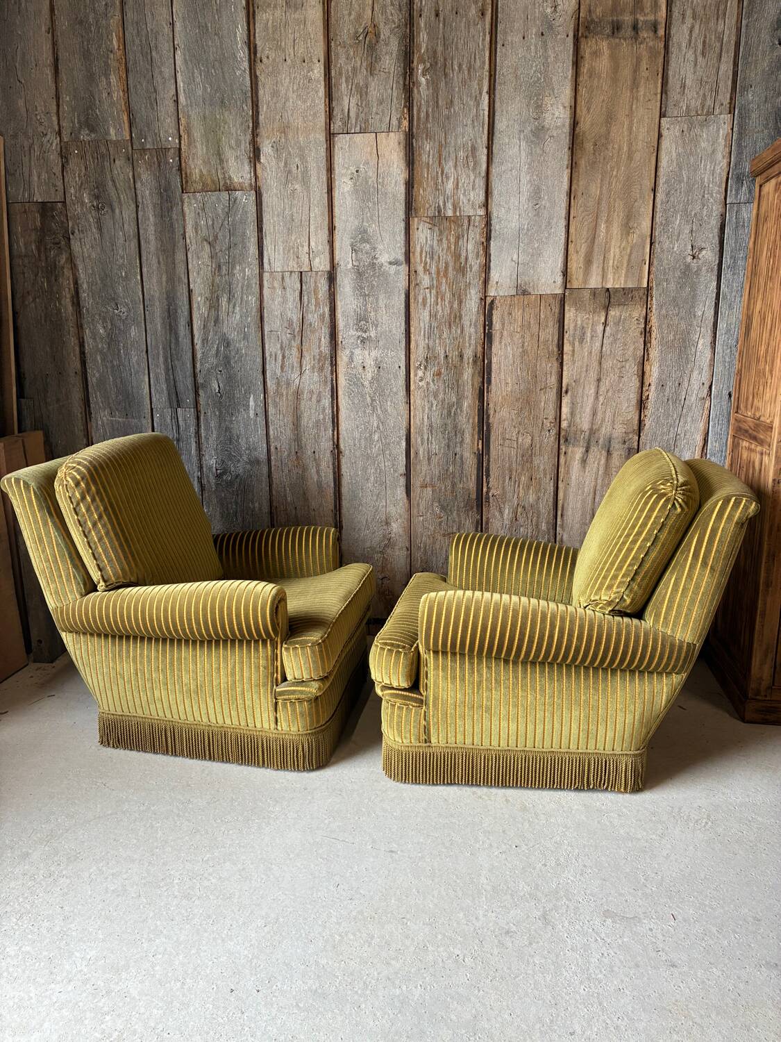 Pair of green recliner chairs