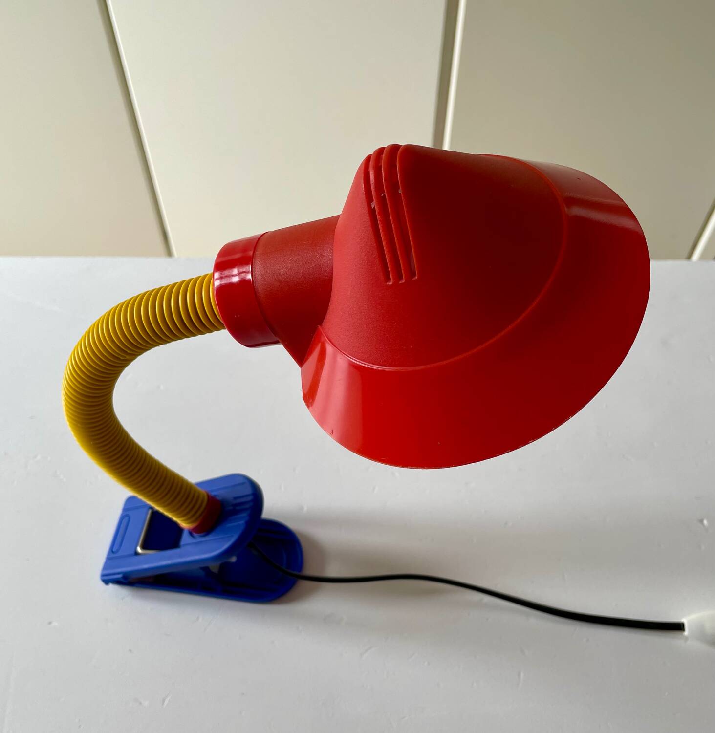 Articulated Memphis style clamp lamp