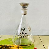 Ancienne carafe à liqueur en verre avec fleurs incrustées et dorures