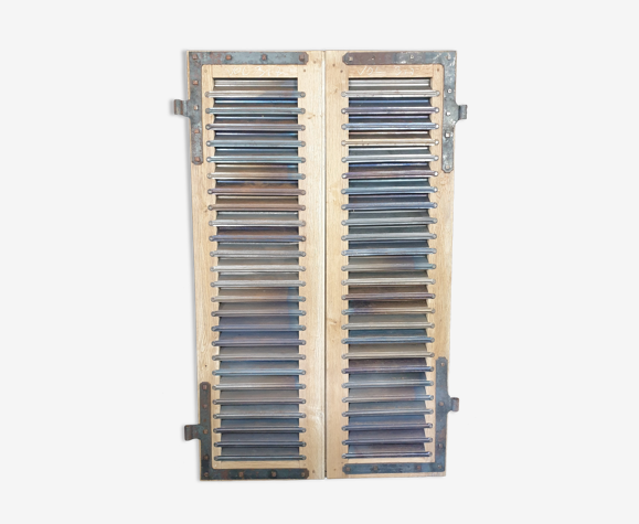 Double louvered shutter