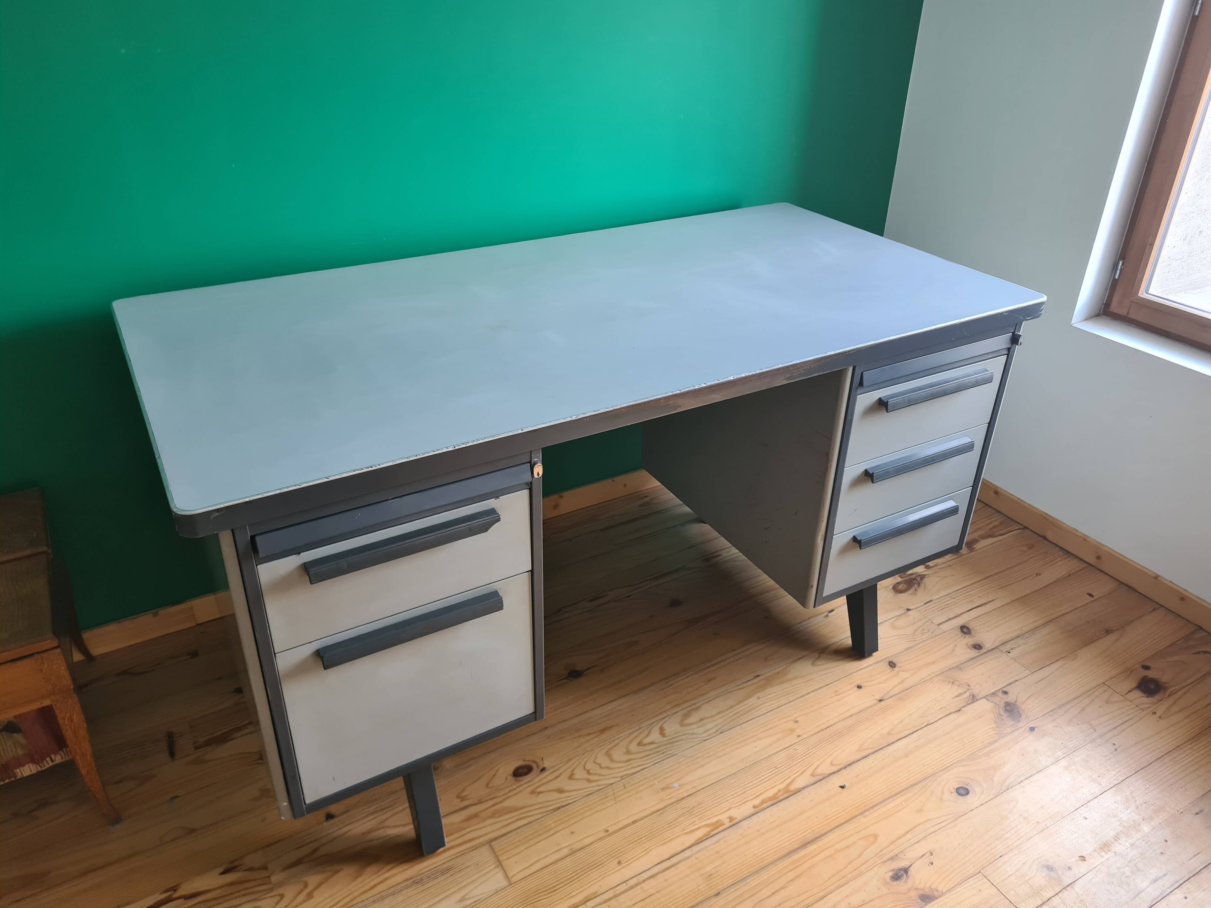 Bureau métallique vintage strafor