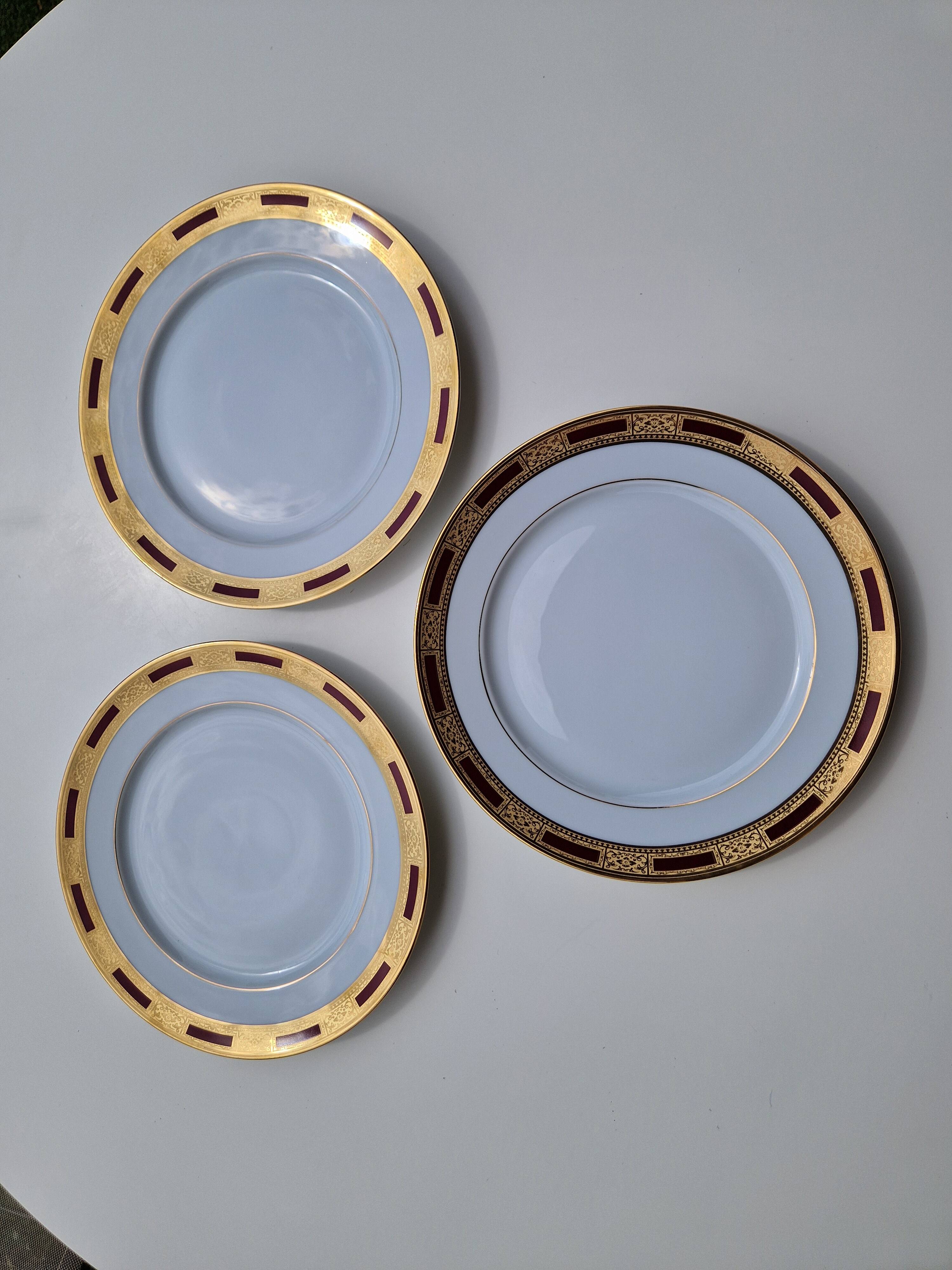 Fine porcelain plates, Arc de Triomphe model, La Table Impériale.