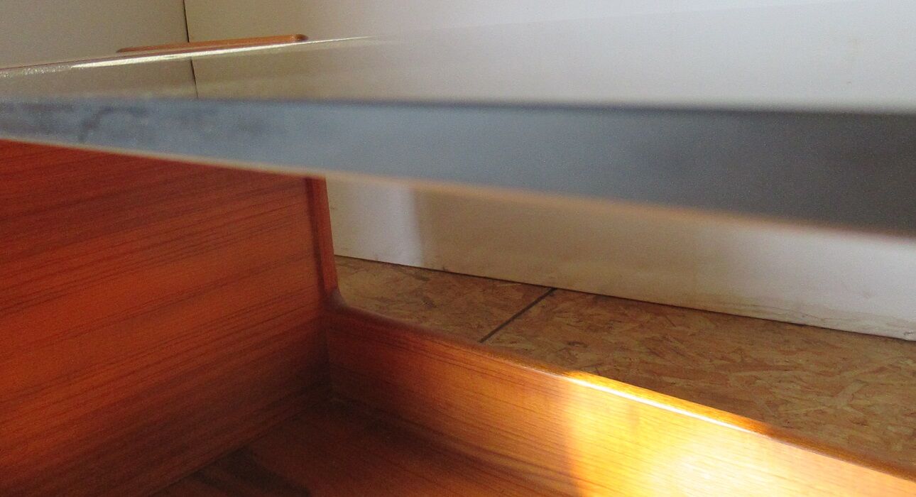 Coffee table on wheels 70