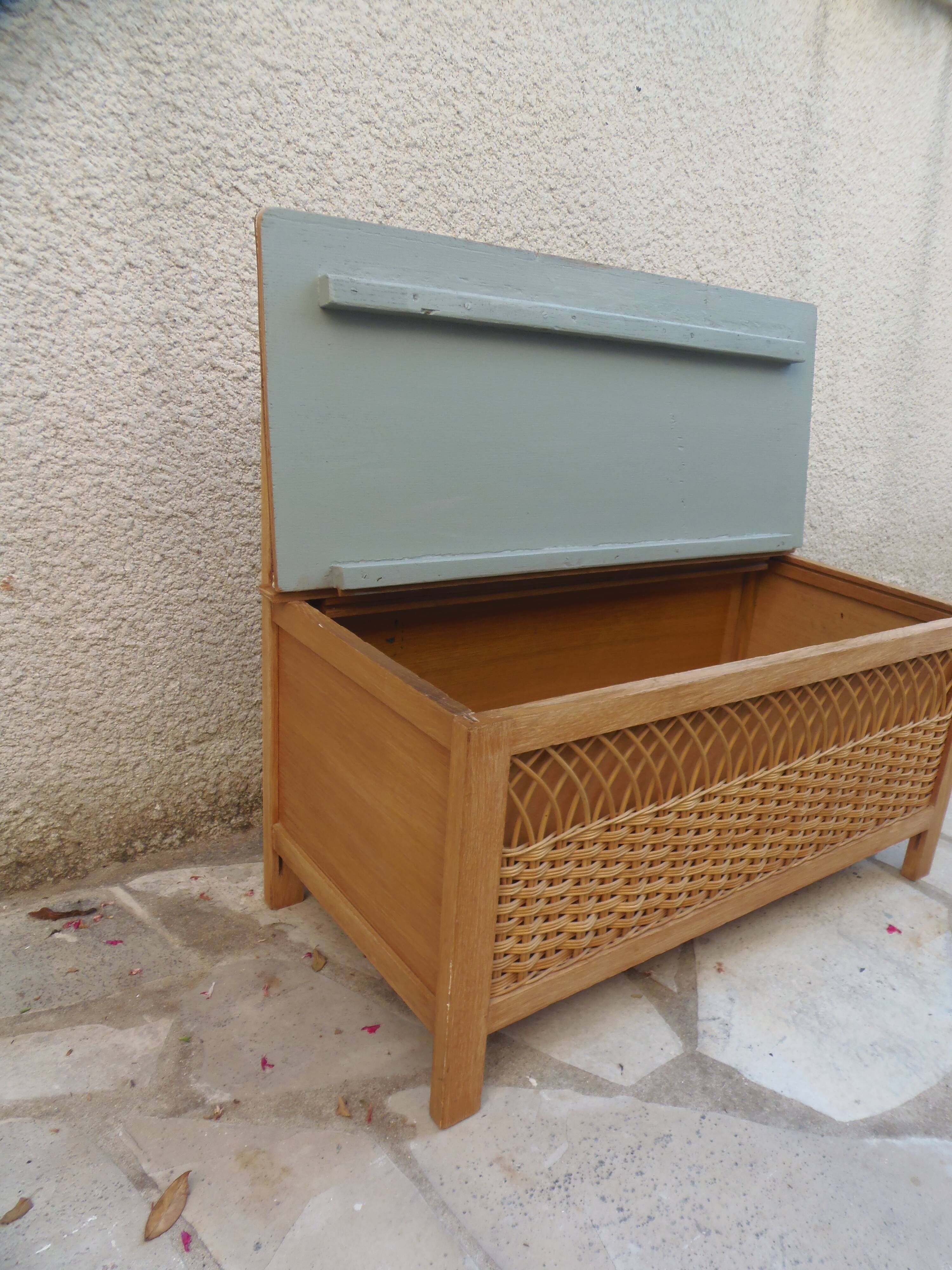 Coffre à jouets vintage en bois & rotin – une belle pièce pleine de charme