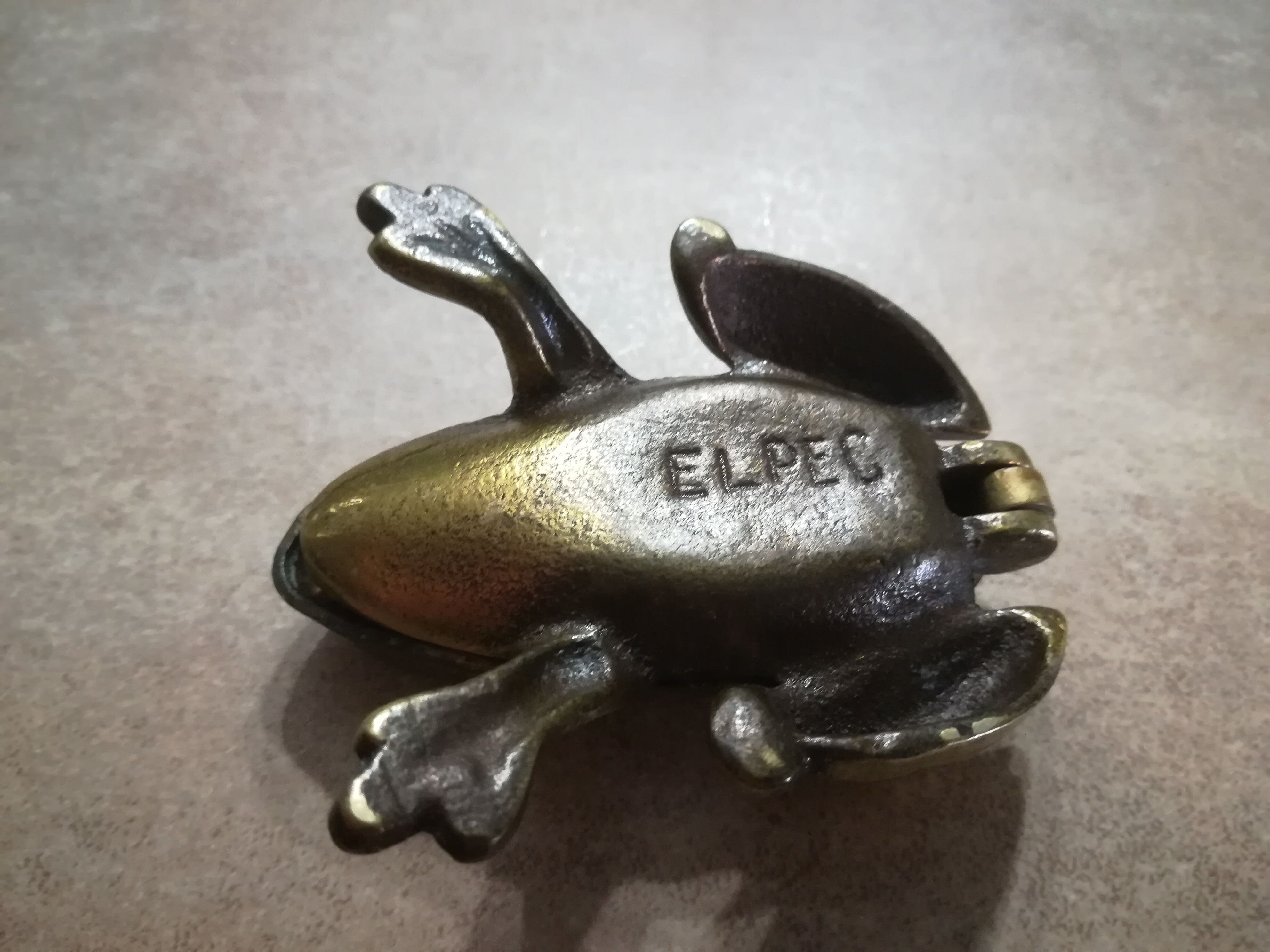 Brass frog
