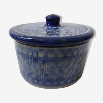 Pot with chinese porcelain lid
