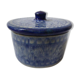 Pot with chinese porcelain lid