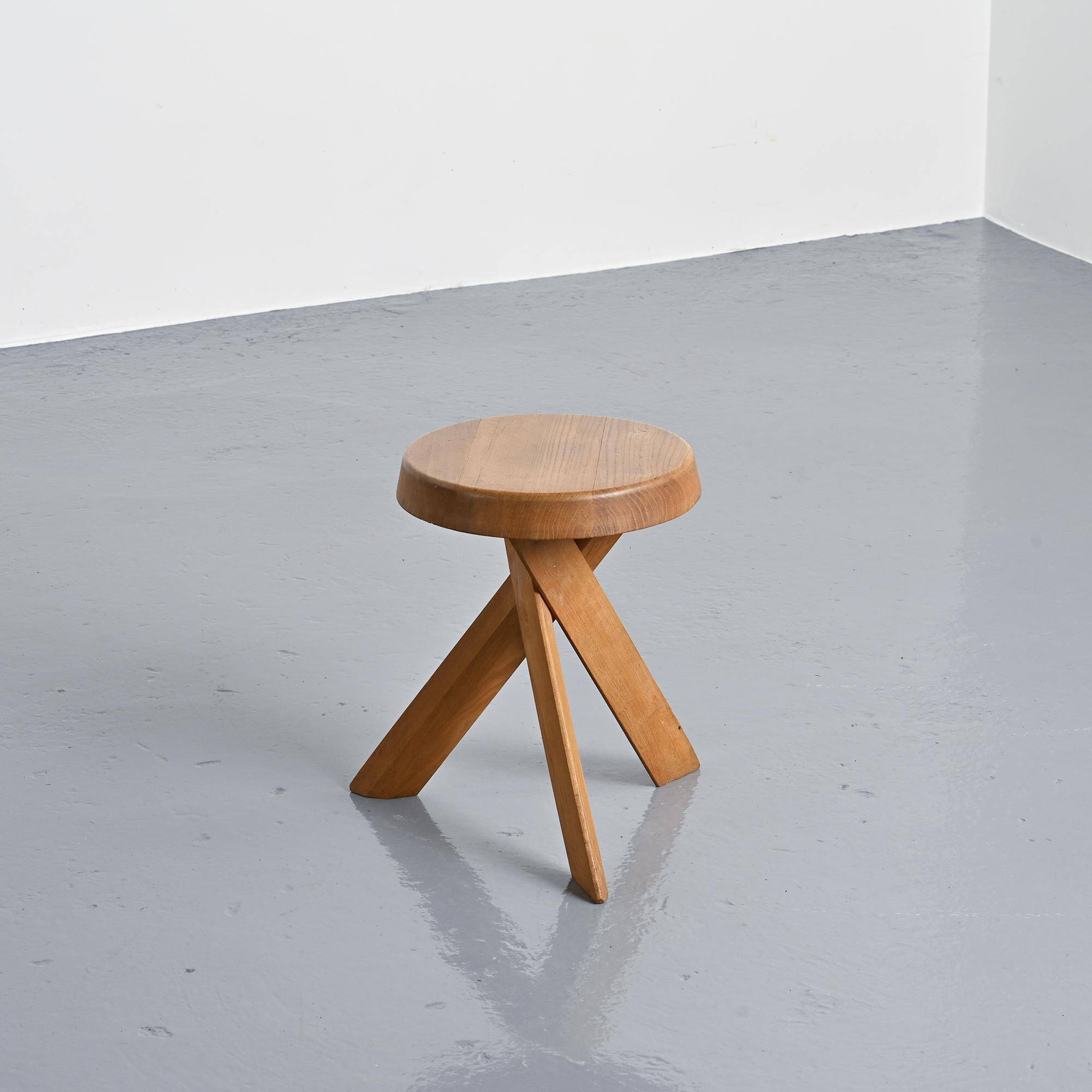 Original S31 stool in solid elm by Pierre Chapo, circa 1980.