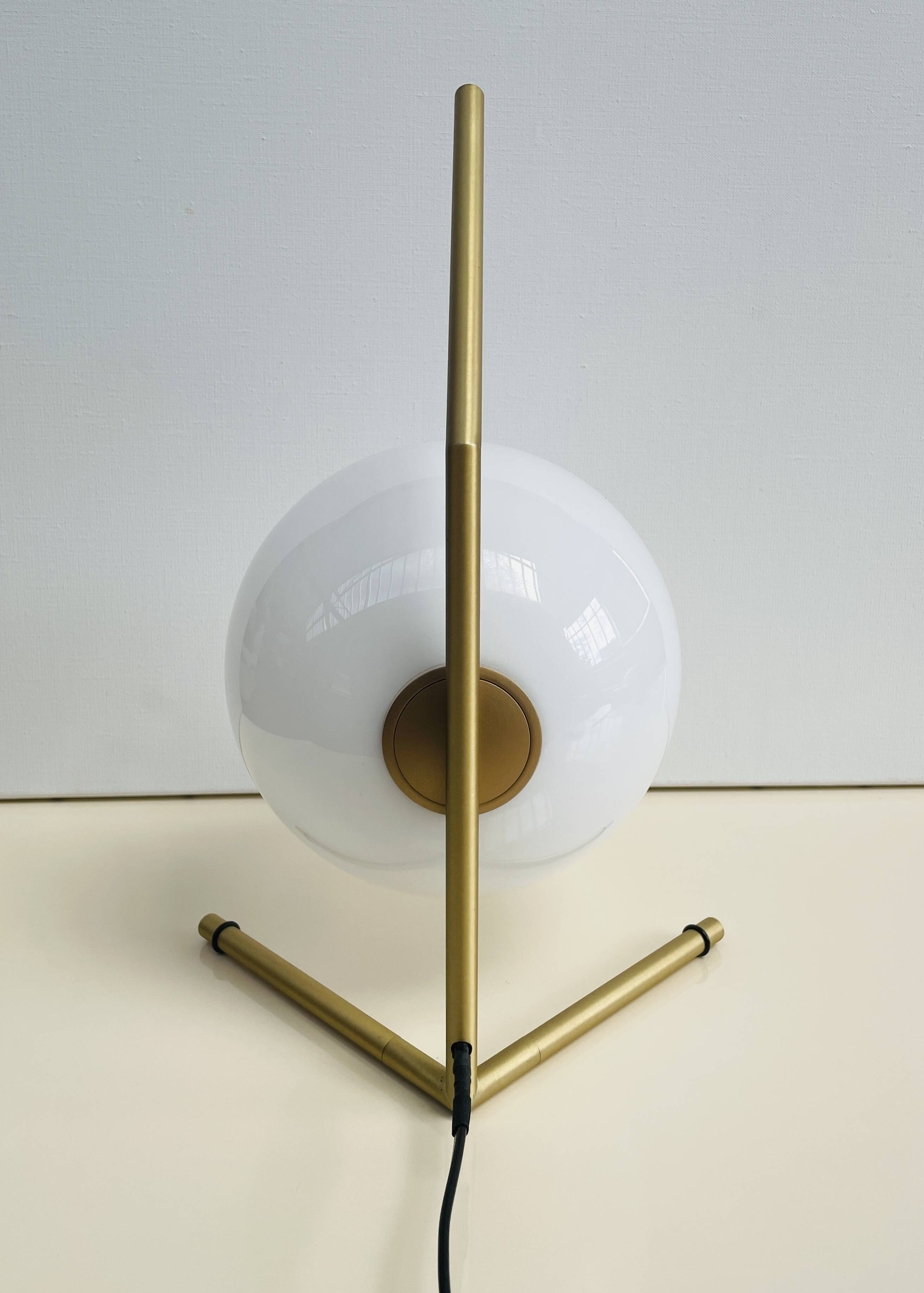 Lampe IC Lights T1 High éditée par Flos, design Michael Anastassiades