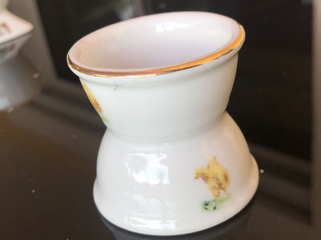 2 vintage porcelain shells