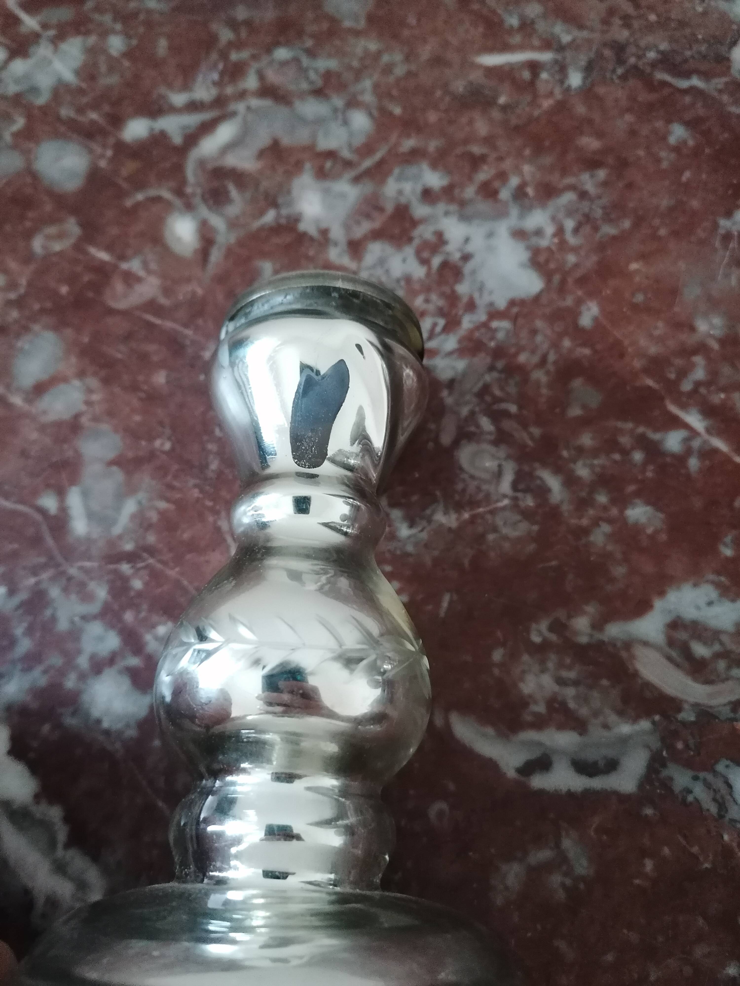Paire de bougeoirs en verre églomisé