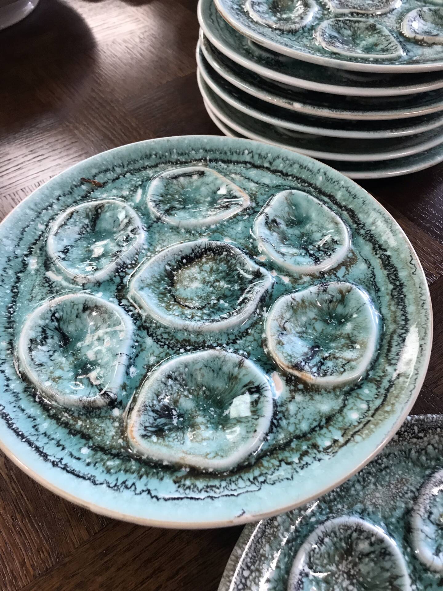 Set of 12 plates and an oyster dish or other in majolica.