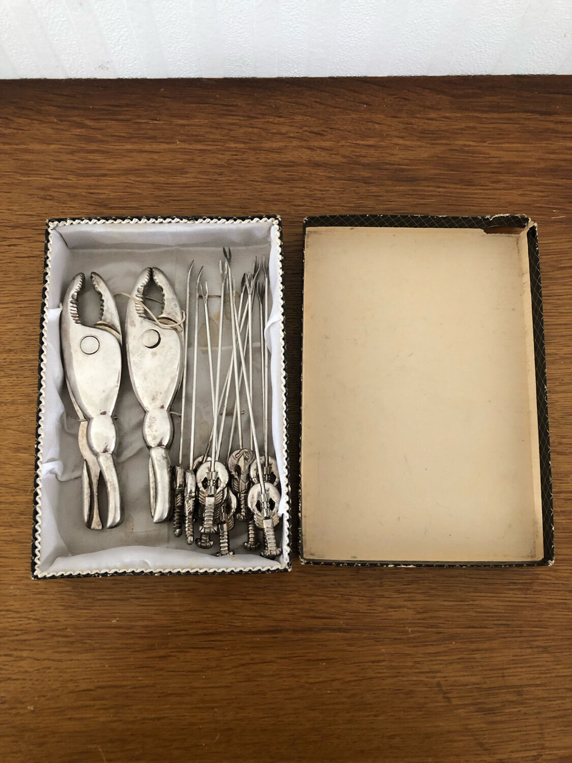 Vintage silver metal shellfish (lobster / crab) set