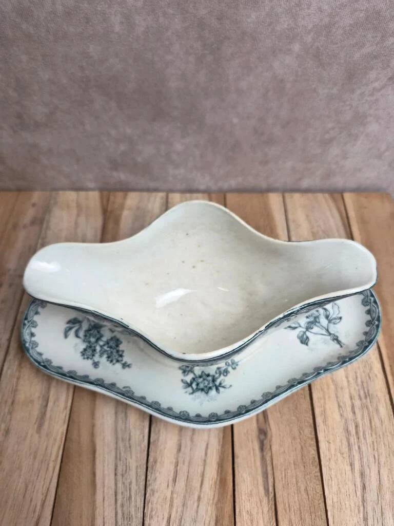 Ironstone sauce boat from Saint-Amand, Margot model – old blue decoration.