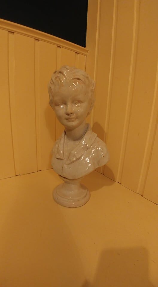 Child bust