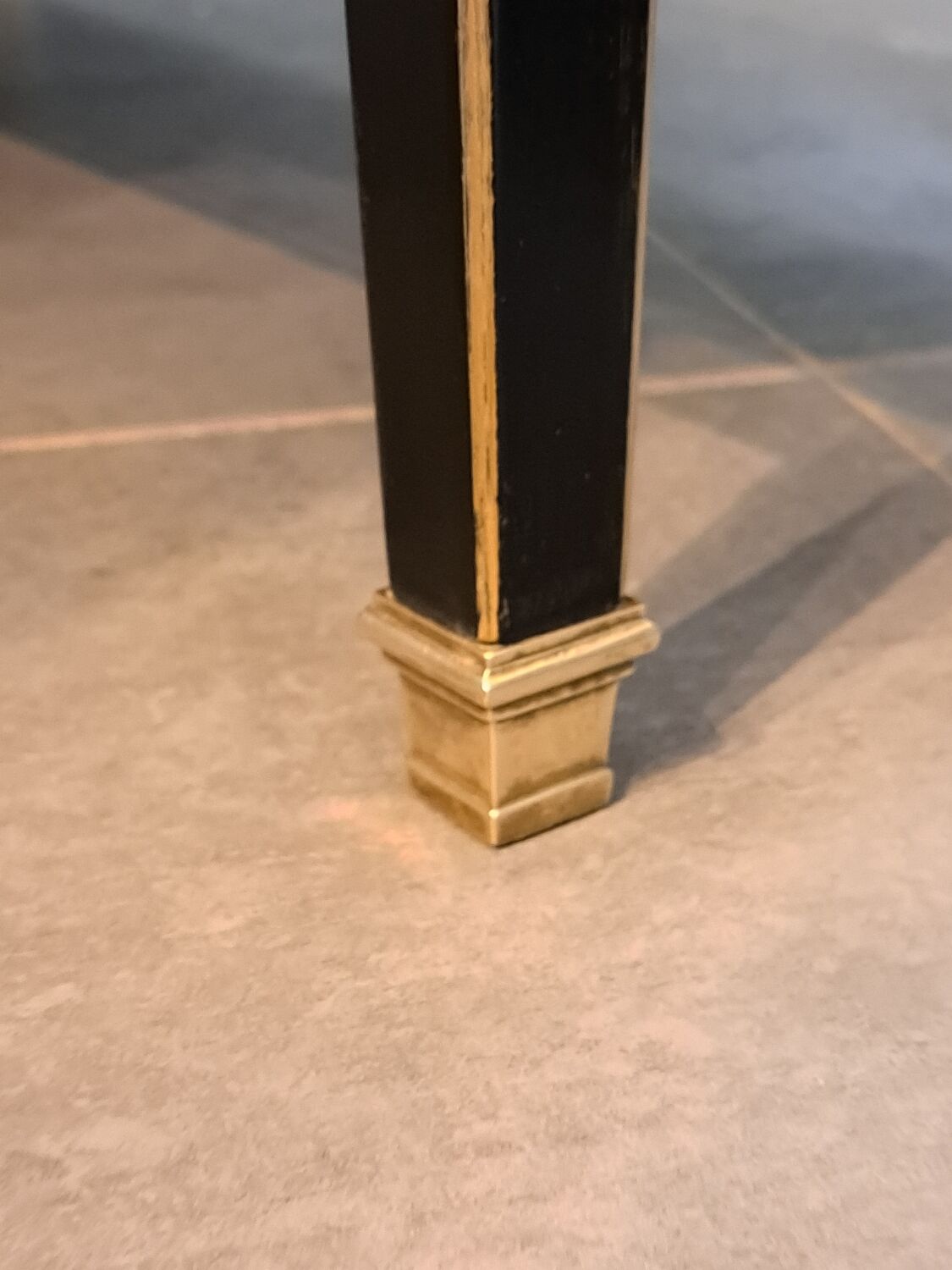 Neoclassical Hirch stamped planter