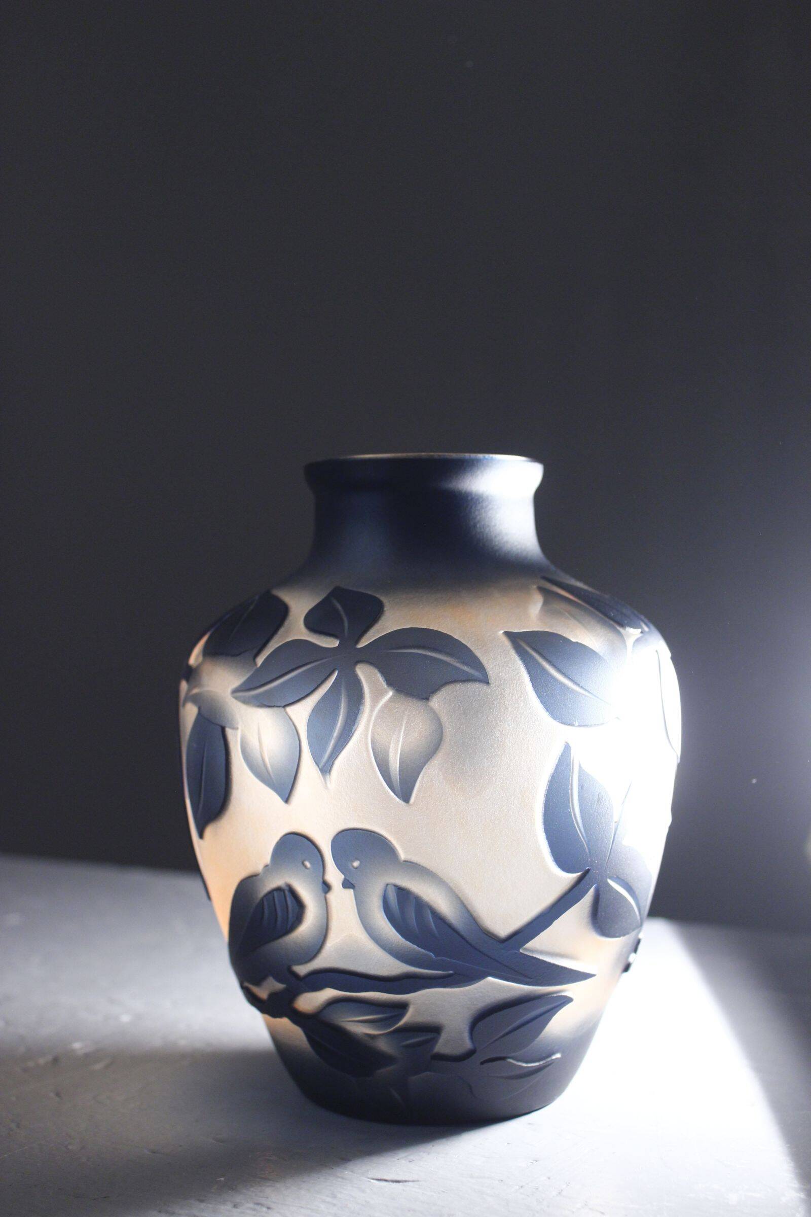 Vianne France vase with birds, acid-etched glass, 20th century.