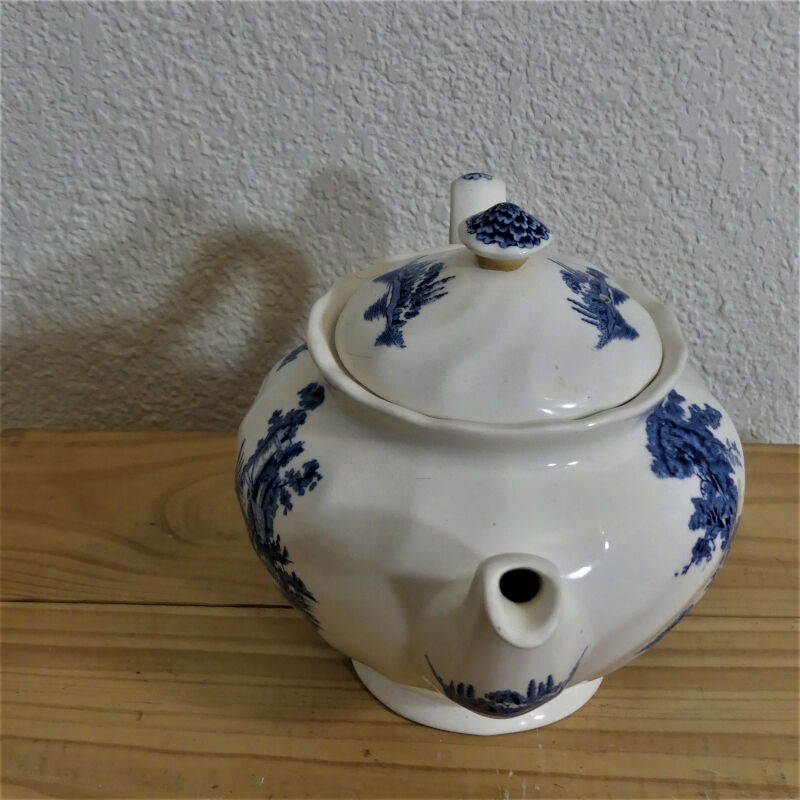 Teapot "The old Mill" English porcelain stamped Johnson & Bro