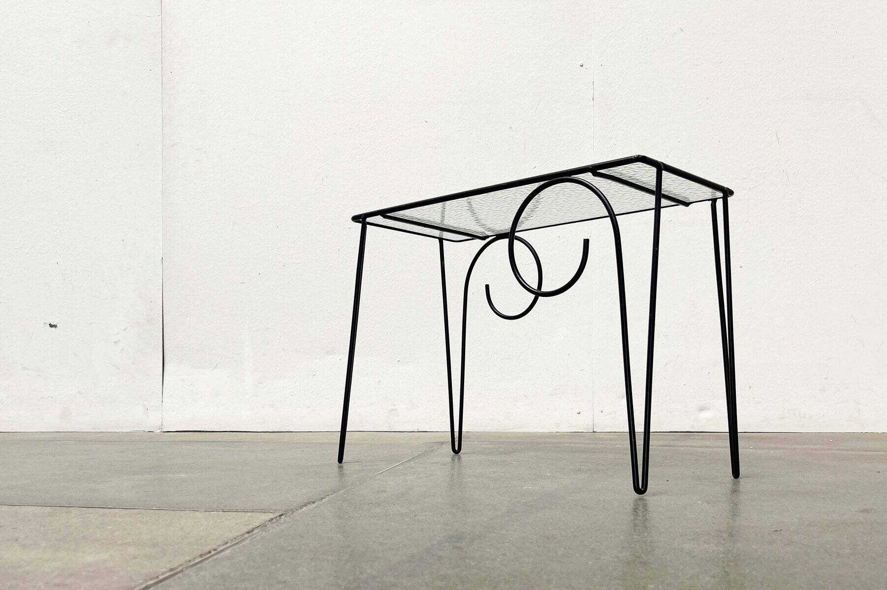 Table d'appoint en verre de style danois String des années 1960, milieu du siècle