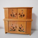 Buffet et table en bois pour poupée