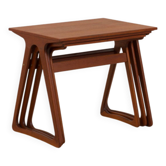 Ensemble de 3 tables gigognes danoises vintage modernes en teck en CFC J. Andersen