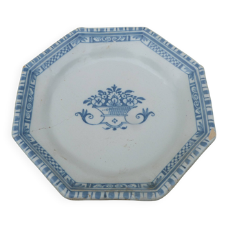 Large octagonal antique plate in Rouen faience.