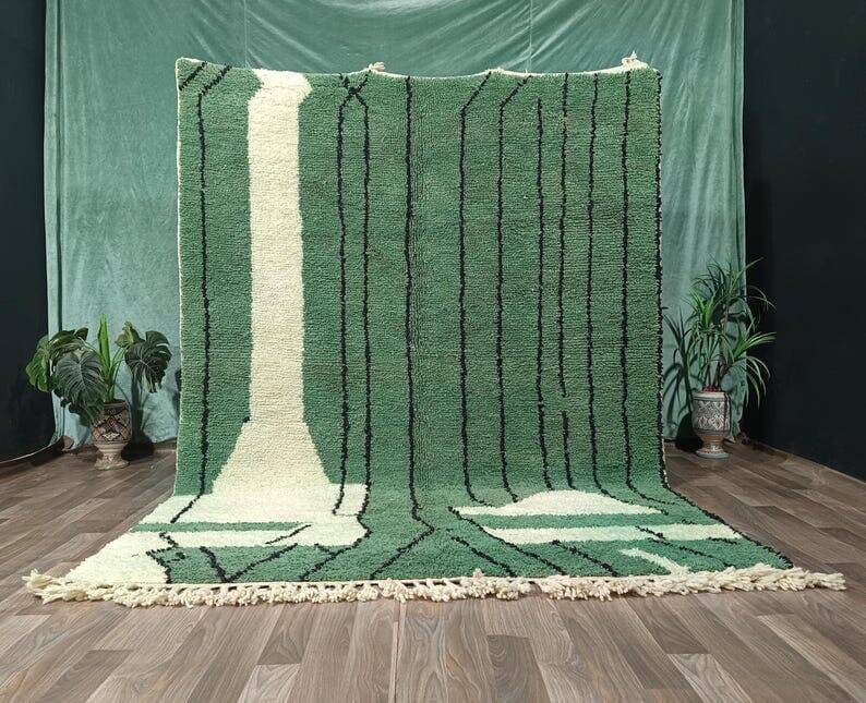 Traditional pure wool rug from Oued Zam, size 150 x 250 cm.