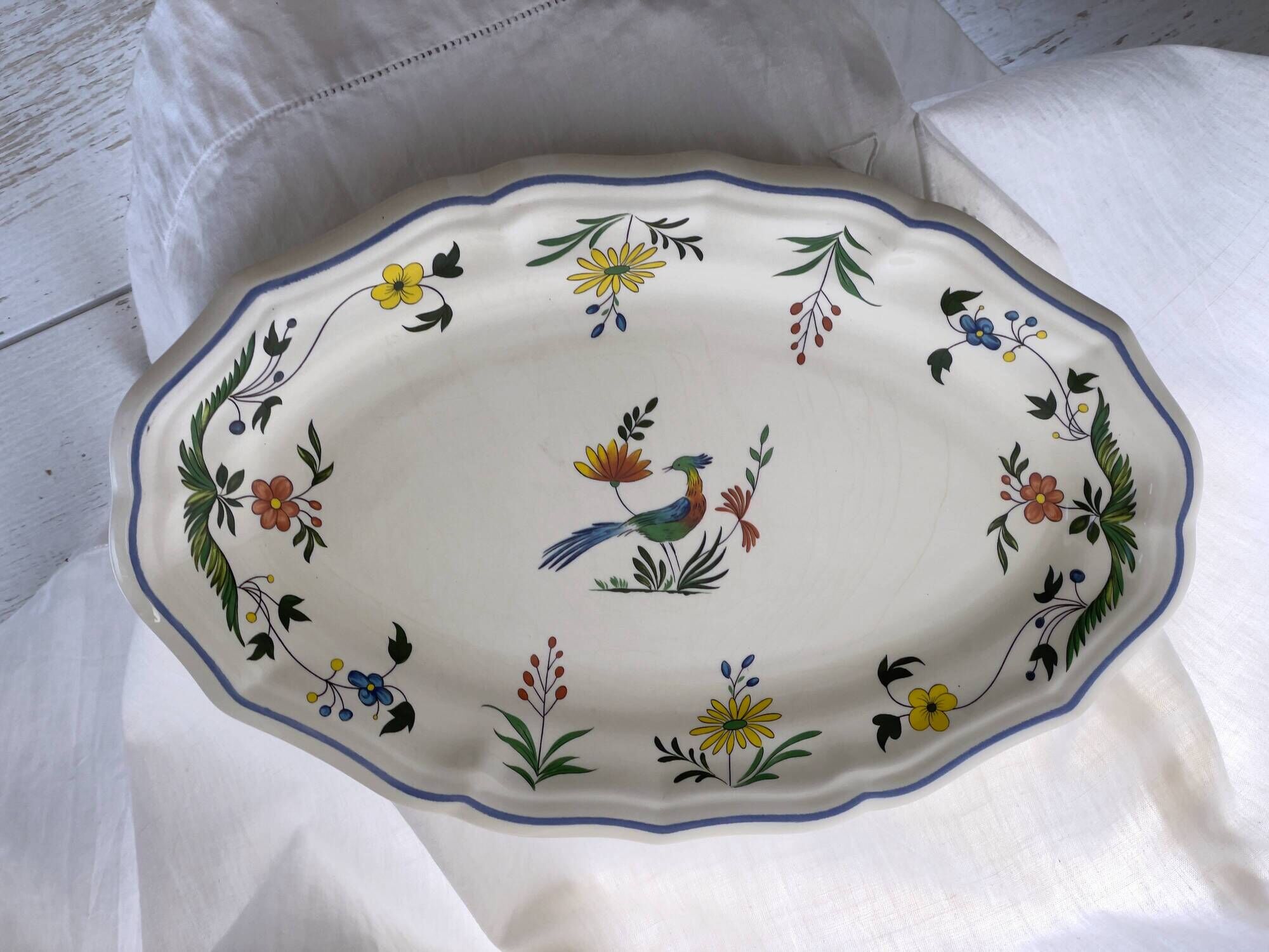 Plat de service ovale en faïence de Gien « oiseaux de paradis »