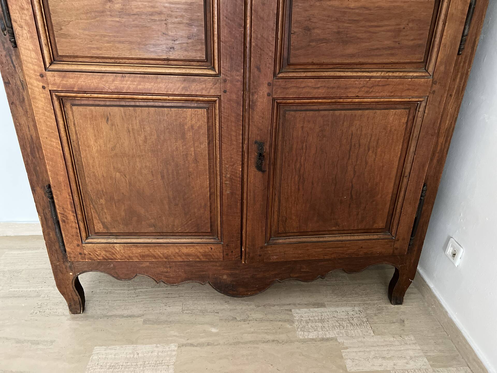 Antique Louis XIV wardrobe in solid cherry – Late 18th century – At