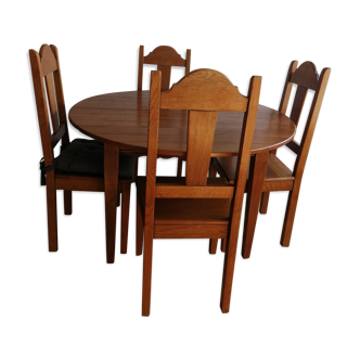 Table en chêne et chaises