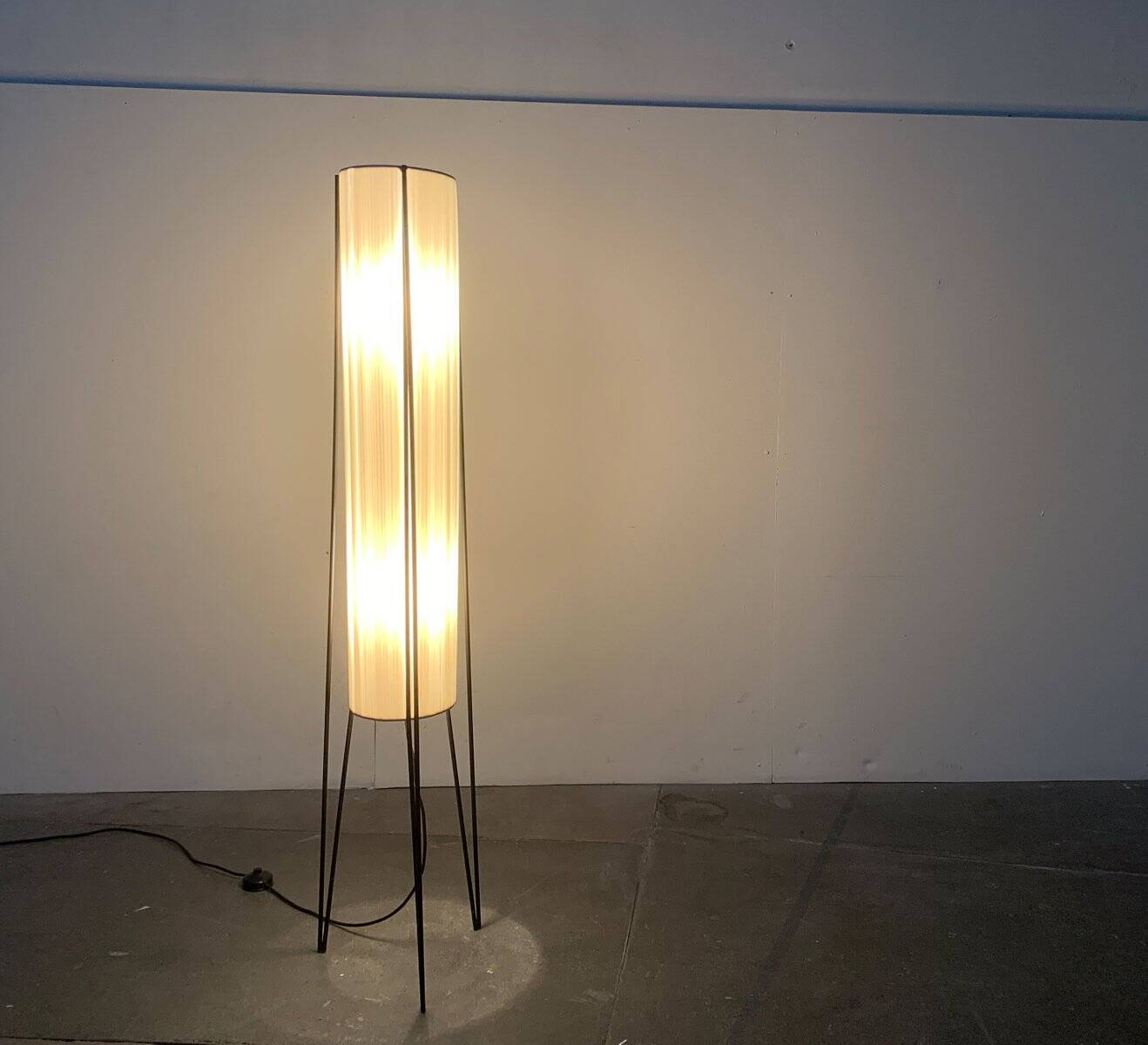 Mid-century German minimalist floor lamp by Hesse Leuchten, 1960s.