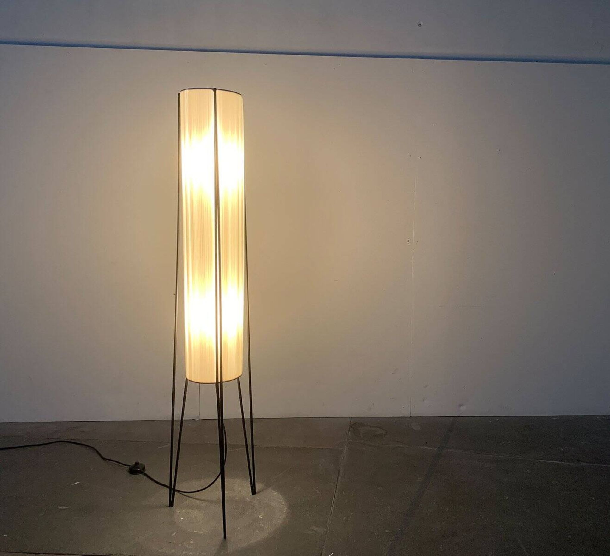 Mid-century German minimalist floor lamp by Hesse Leuchten, 1960s.
