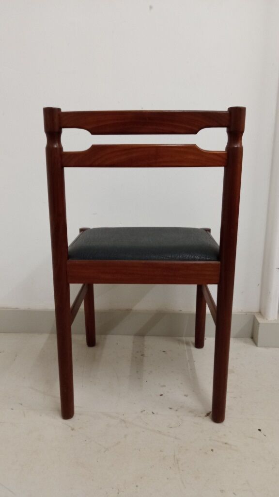 Lot of 4 chairs wood and skai