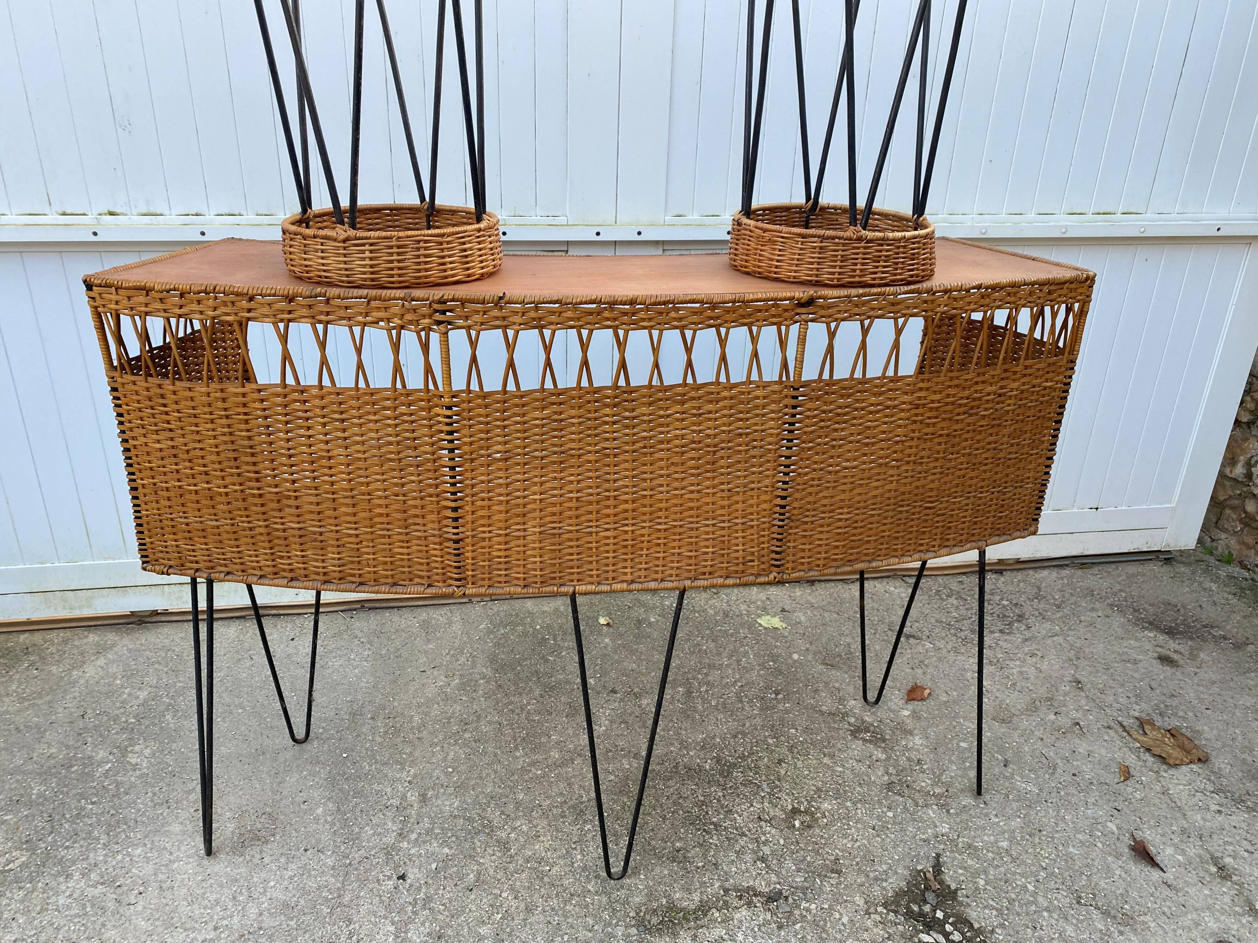 Vintage 1950s bar counter with two rattan and metal stools