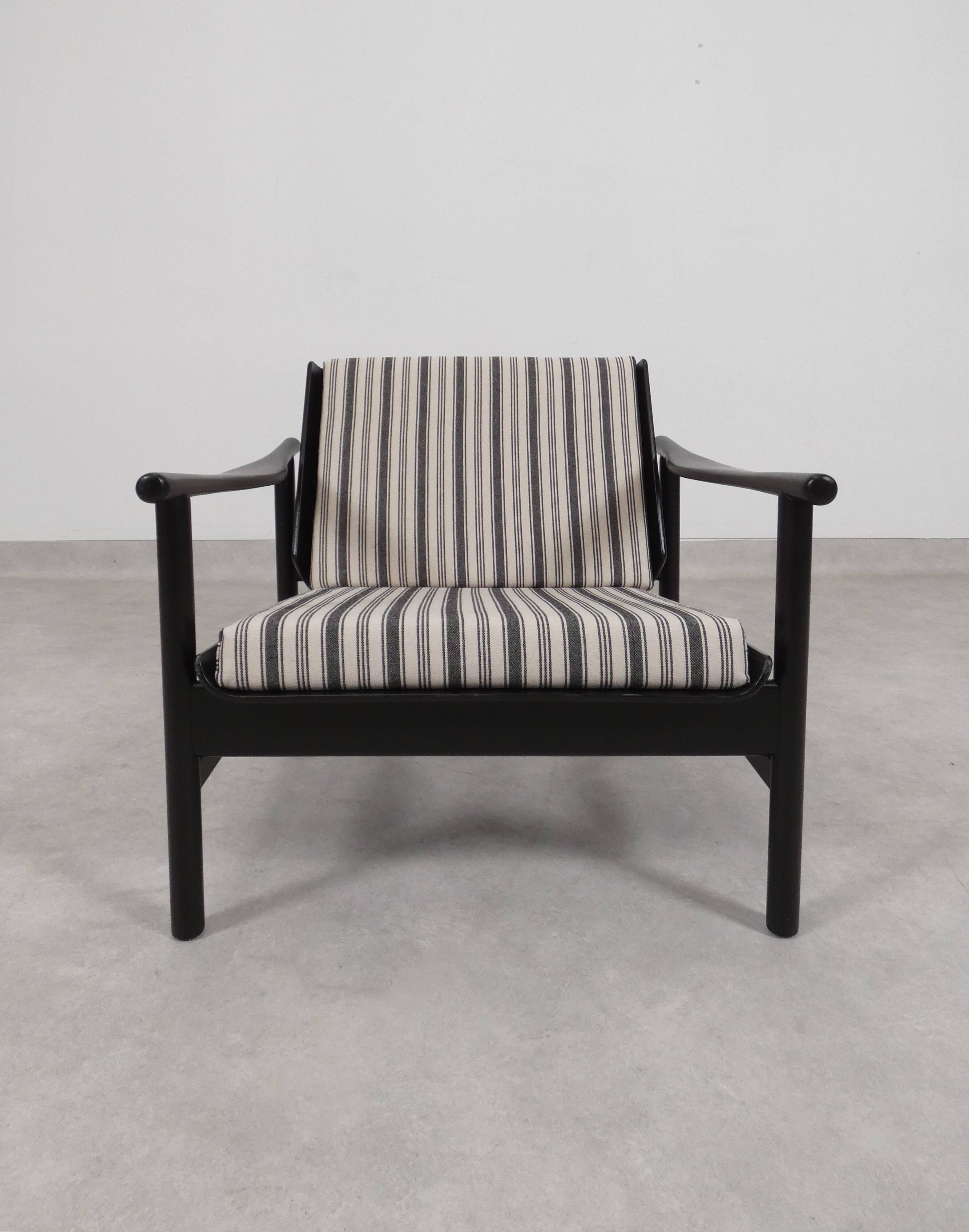 Wooden Scandianvian arm chair
